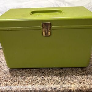 Wilson Wil-Hold Thread Box Avocado Green Sewing Organizer Caddy Storage